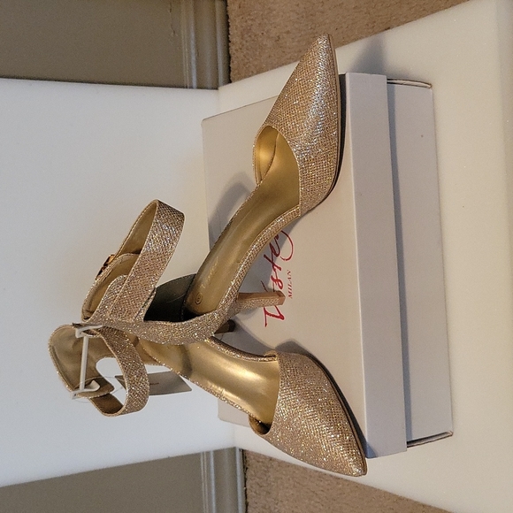 Shoes - Picture 2 of 5